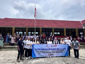 Handover ceremony of the renovated SDN Gunungbatu Kebonpedes school building by Gunung Prisma and PT Selaras Prima Angkasa, attended by President Director Liwa Supriyanti and school principal Ami Kusmaeni, Sukabumi, West Java, February 2026.